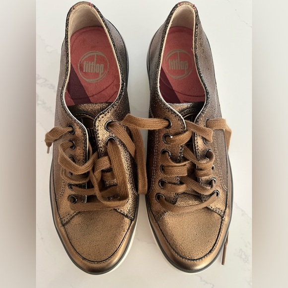 Fitflop Shoes - NEW FitFlop Super T Women’s Metallic Brown Crackled Sneakers Sized 7